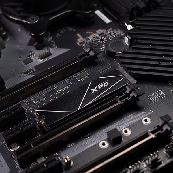 حافظه SSD اینترنال 1 ترابایت Adata مدل XPG GAMMIX S70 BLADE M.2